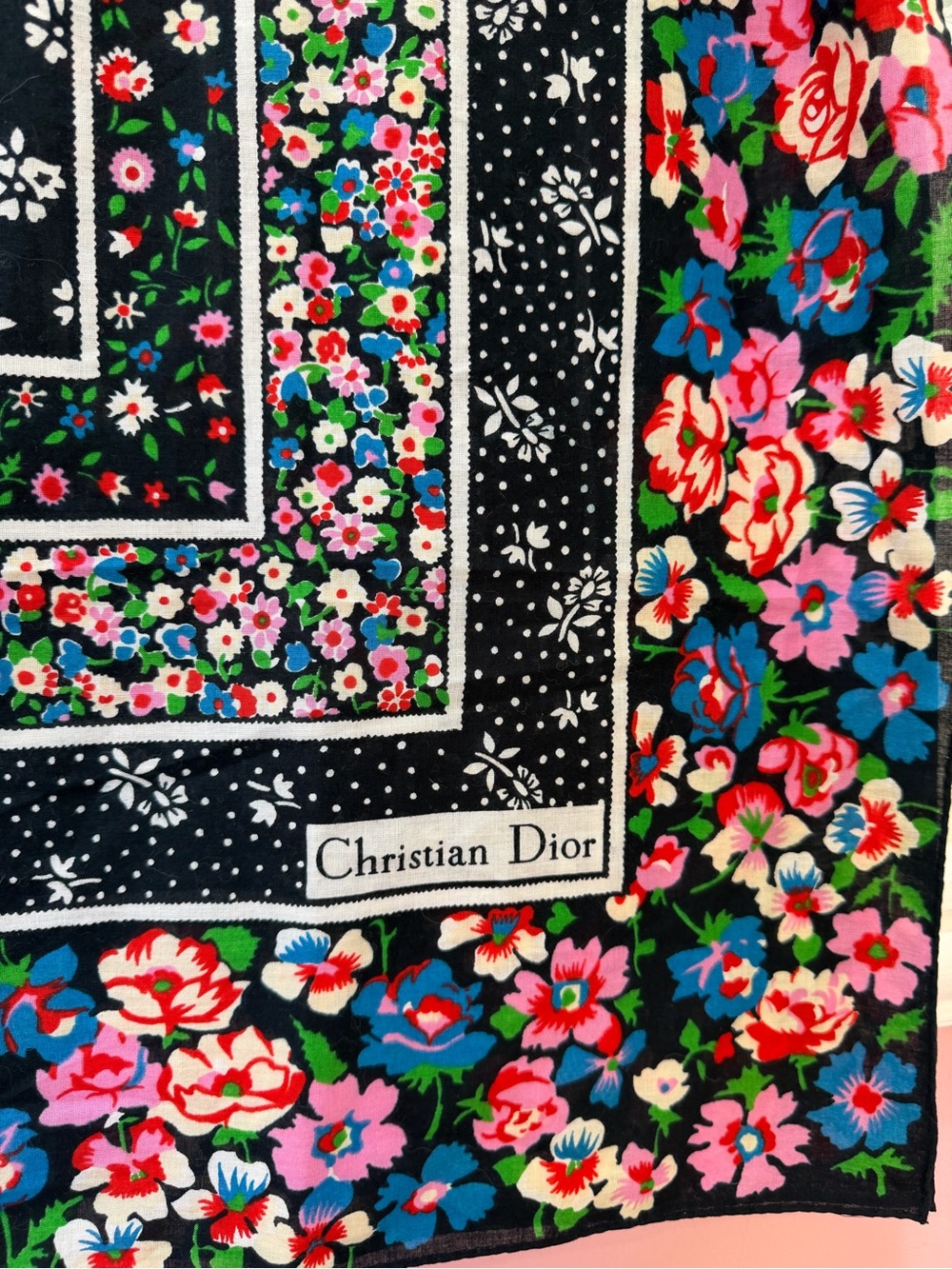 Scarf Subcategory Identification - Picture 2 of 5